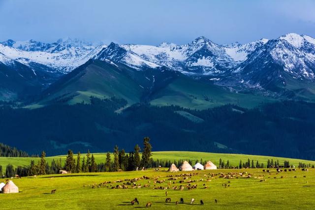 丝路明珠，新疆多元文化的交融与发展之旅